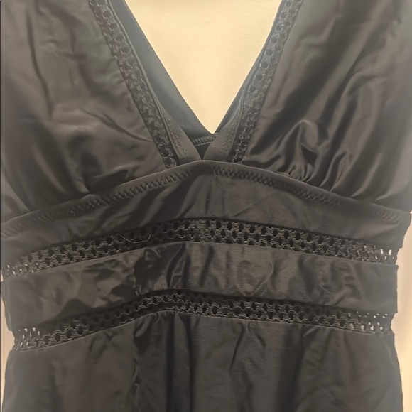 Black V-Neck One-Piece Swimsuit XXL - Picture 2 of 4